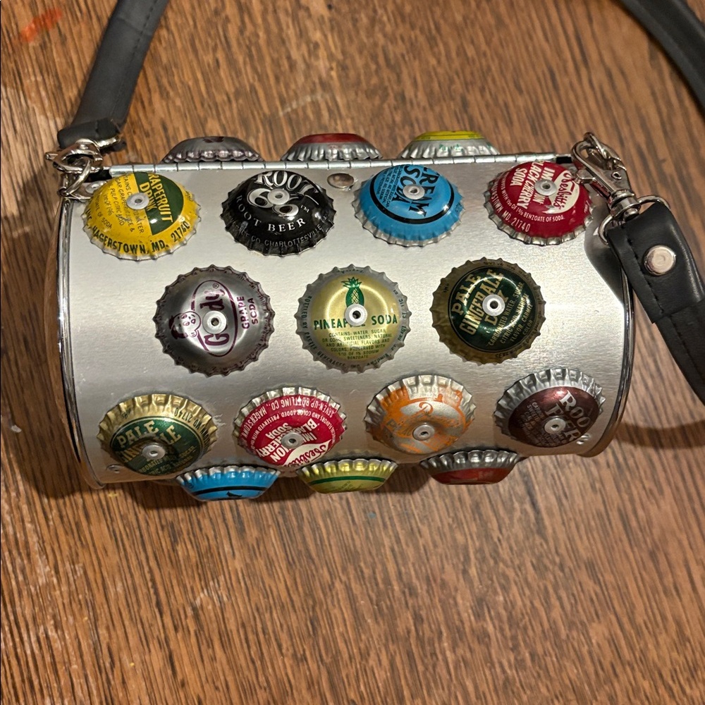 Little Earth Bottle Cap Barrel Metal Purse vintage Delia*s Catalog 90’s - Picture 4 of 9